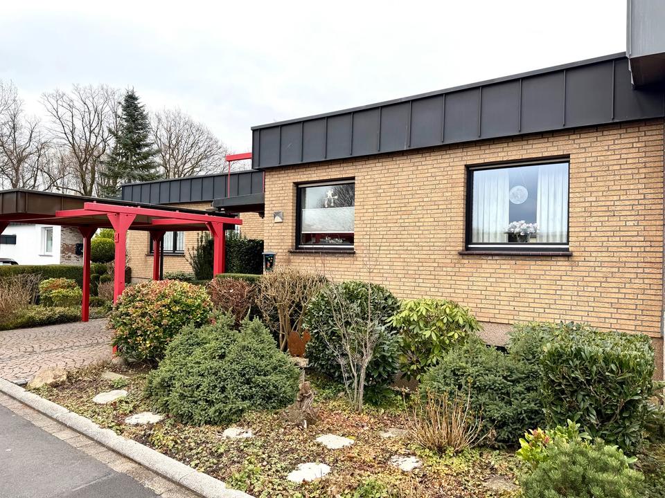 Thumbnail-Einfamilienhaus in Holzwickede mit Garten, Garage, Carport