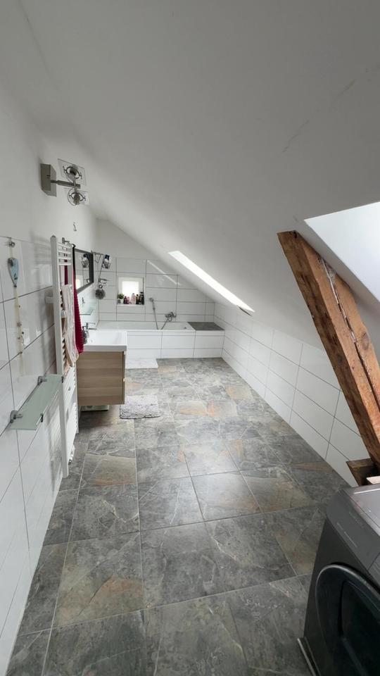 Thumbnail-Schöne Dachgeschoss Wohnung 80m2 zu vermieten