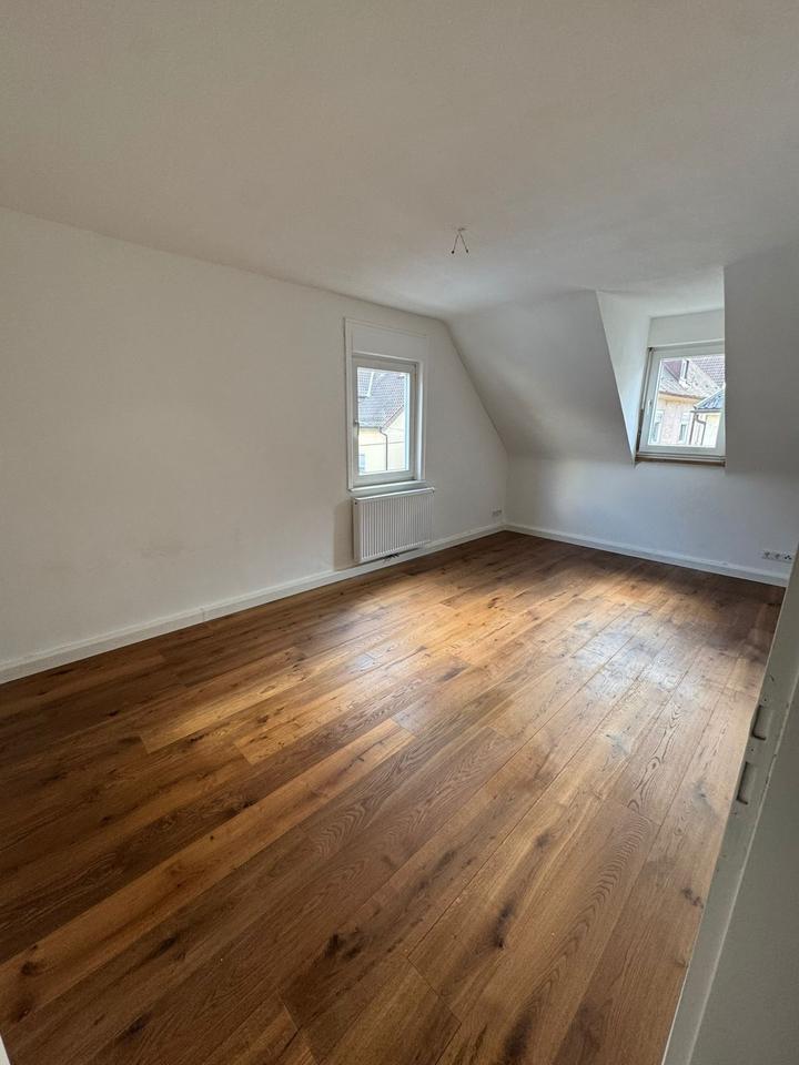 Thumbnail-Kernsanierte 2 Zimmer Wohnung mit modernem Bad und Echtholzparket