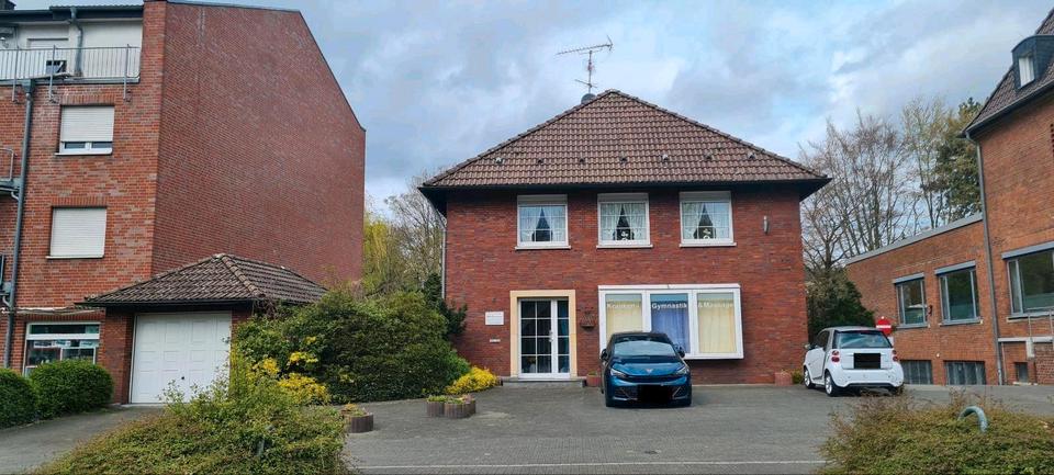 Thumbnail-Freistehende Stadtvilla 1-2 Wohneinheiten, Garage +4 Stellplätze