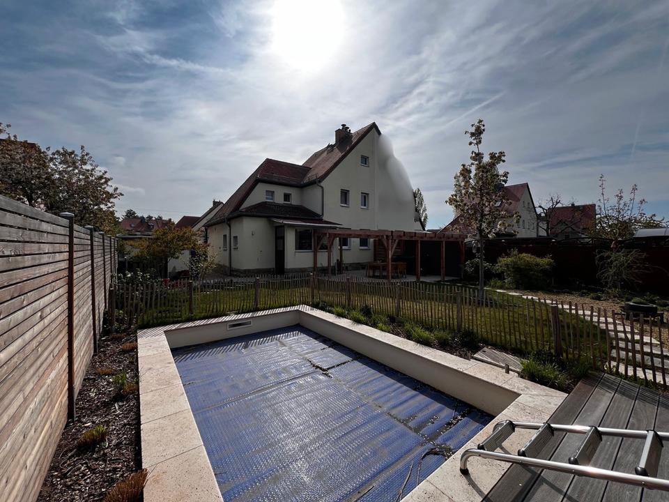 Thumbnail-Doppelhaushälfte mit großem Garten, Pool & perfekter Anbindung