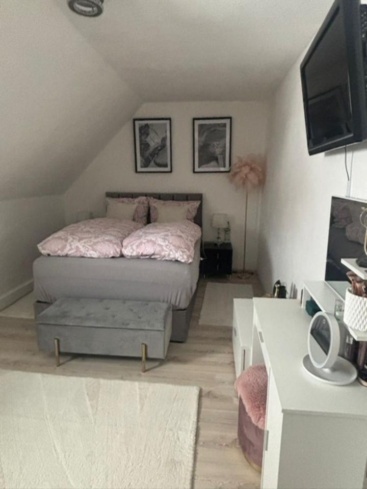 Thumbnail-2 Zimmer Dachgeschosswohnung mit Balkon zum 01.06.2026