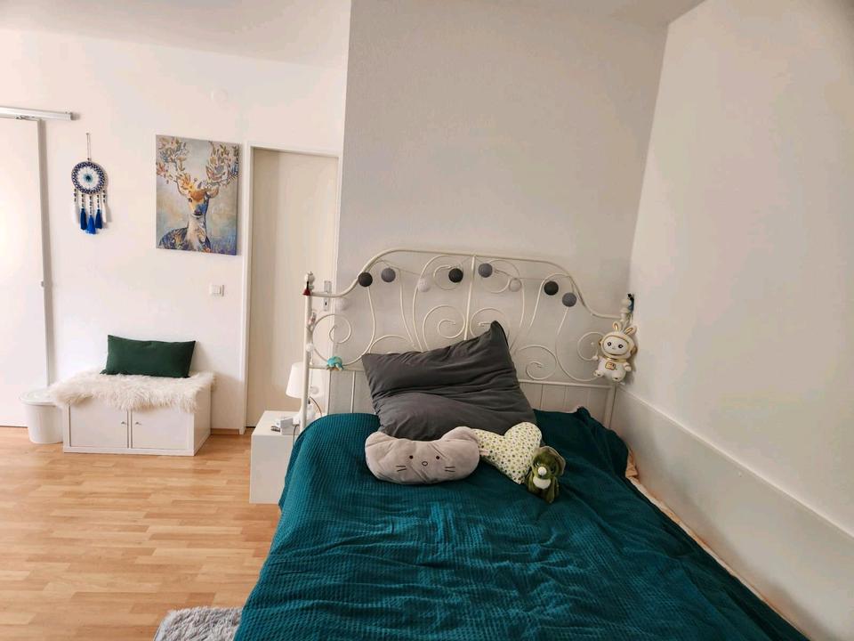 Thumbnail-Möbliertes Studio-Apartment mit separater Küche und Balkon