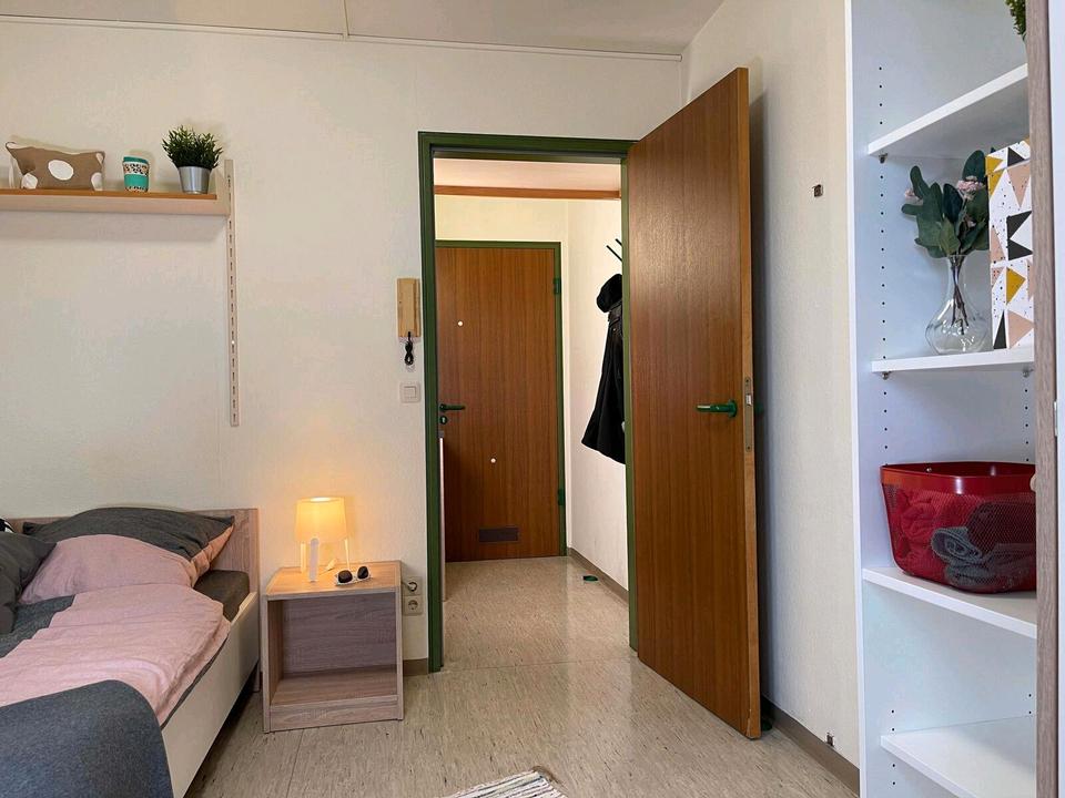 Thumbnail-möbliertes Zimmer