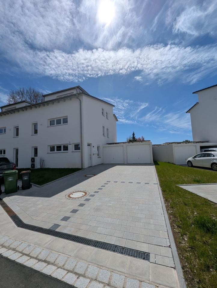 Thumbnail-Moderne Neubau‑DG‑Wohnung mit Einbauküche & Garage in ruhiger Lag
