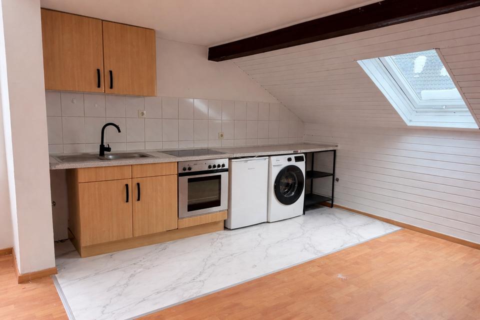 Thumbnail-DG Wohnung mit EBK ca. 40qm frisch renoviert Bürgeln