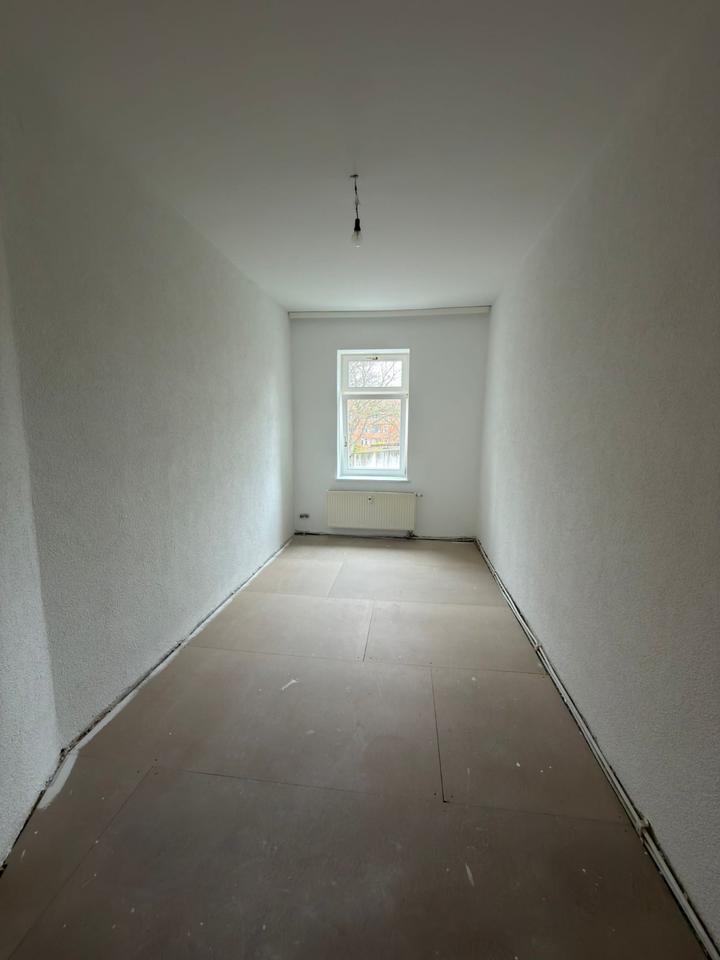 Thumbnail-3-Raum-Wohnung mit Balkon in Leipzig-Leutzsch zu vermieten