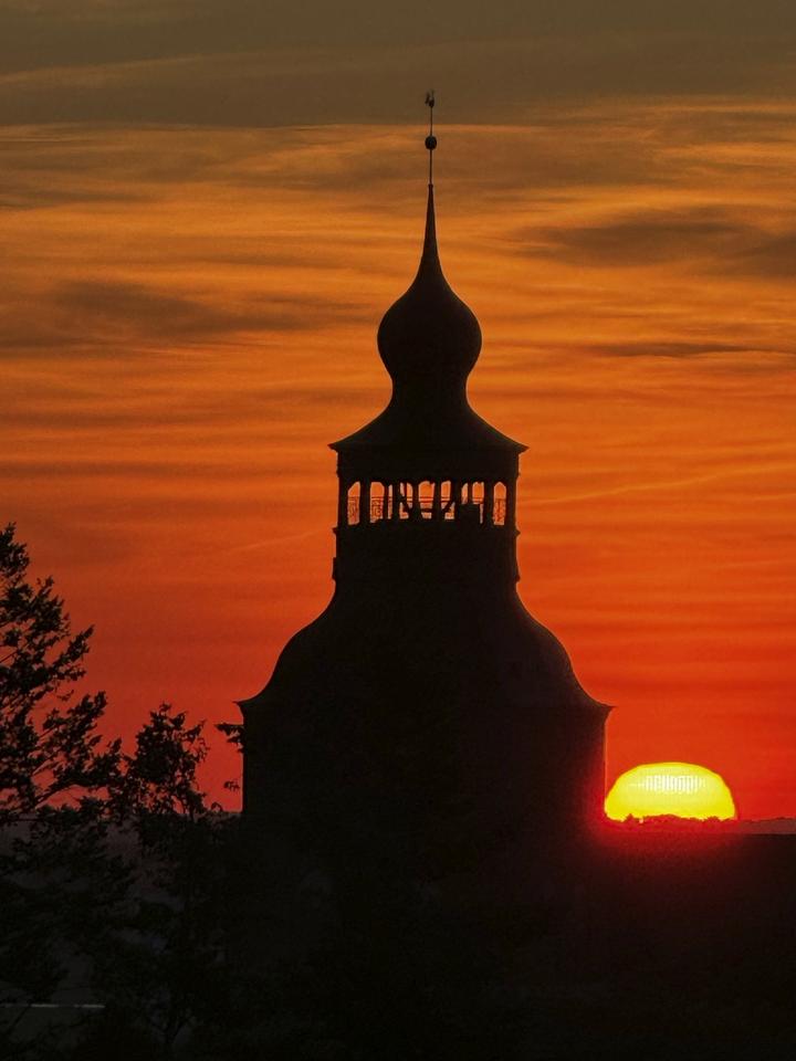 Thumbnail-haus mit seeblick und auf die welt