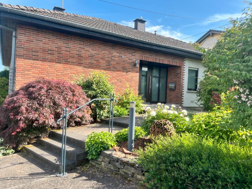 Thumbnail-Gepflegter Bungalow mit modernem Bad & großem Garten