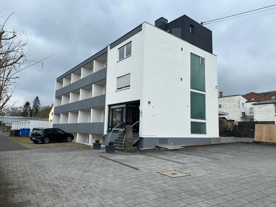Thumbnail-gepflegtes Gebäude mit Büro- und Praxisflächen ab 356qm