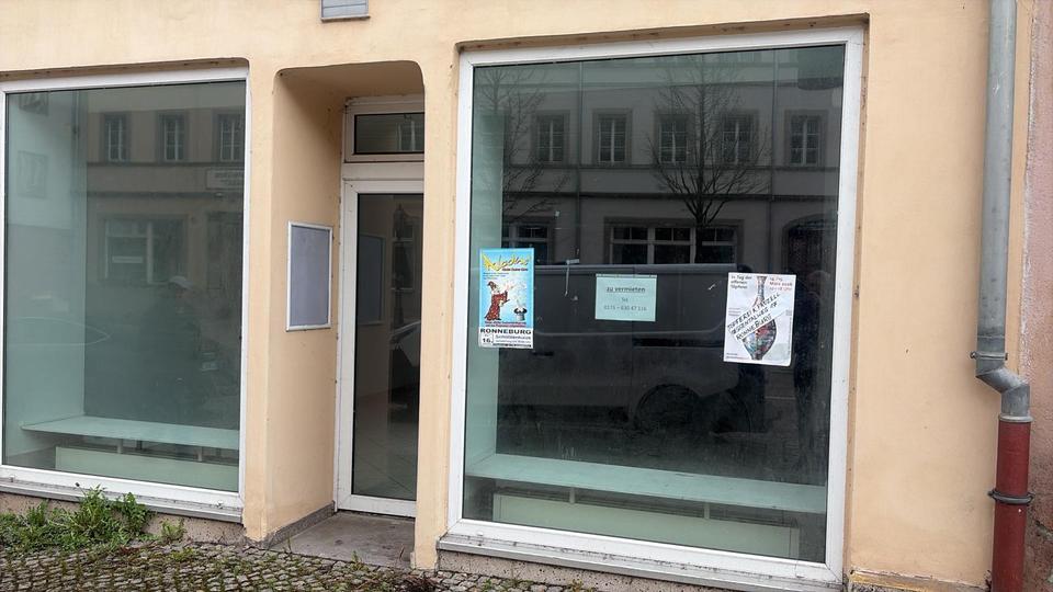 Thumbnail-Großer Laden mitten in Ronneburg zu Vermieten!