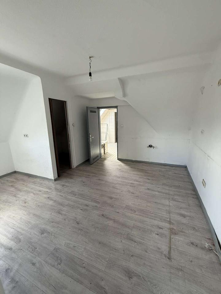 Thumbnail-Großzügige Dachgeschosswohnung