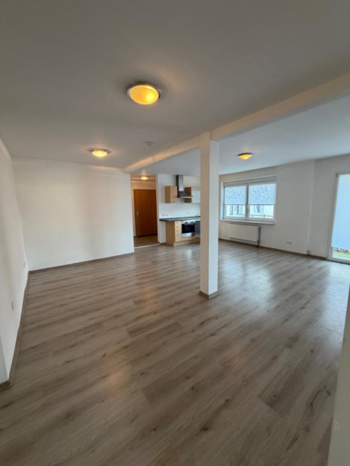 Thumbnail-Helle 78 m² Wohnung in Friedeburg-Mitte: Balkon & EBK