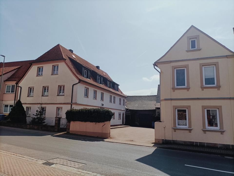 Thumbnail-Ehem. landw. Anwesen m. zwei Wohnhäusern, Nebengebäuden u. Garten