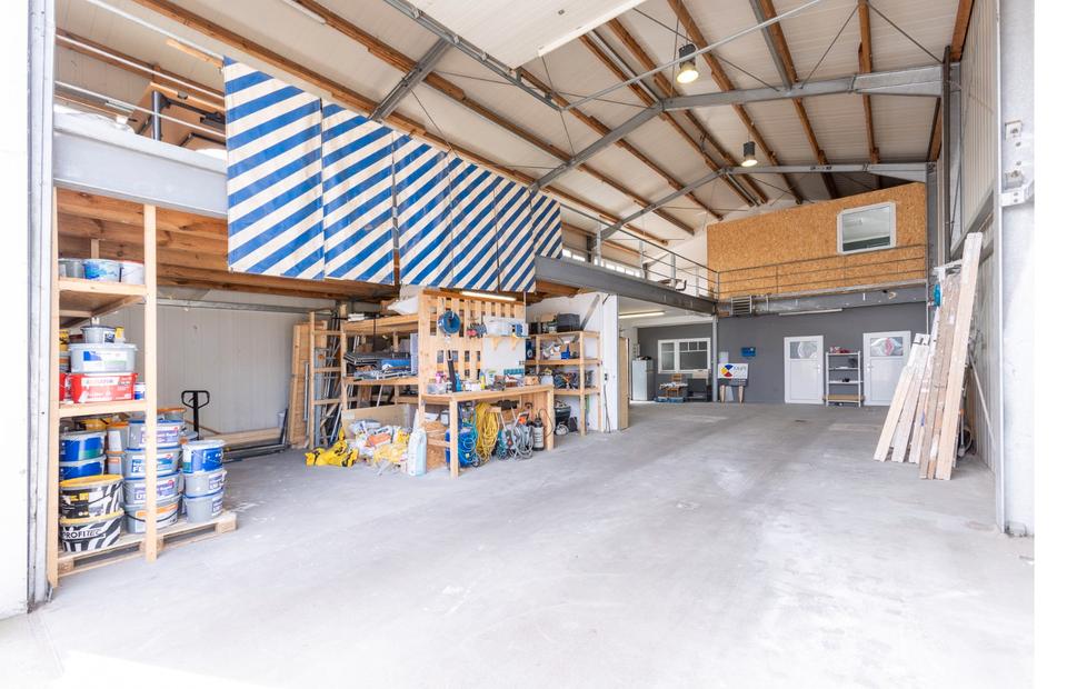 Thumbnail-Gewerbefläche 187 m² EG · Halle + Büro · LKW-Rolltor · Husum