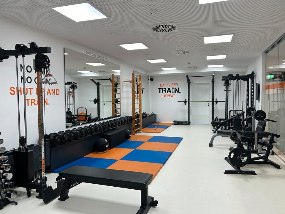 Thumbnail-Moderner Fitnessraum Gym zur Untermiete
