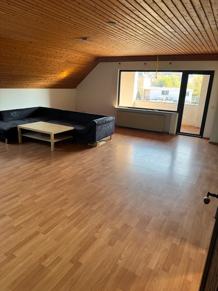 Thumbnail-Große Dachgeschoßwohnung in Losheim sofort verfügbar.