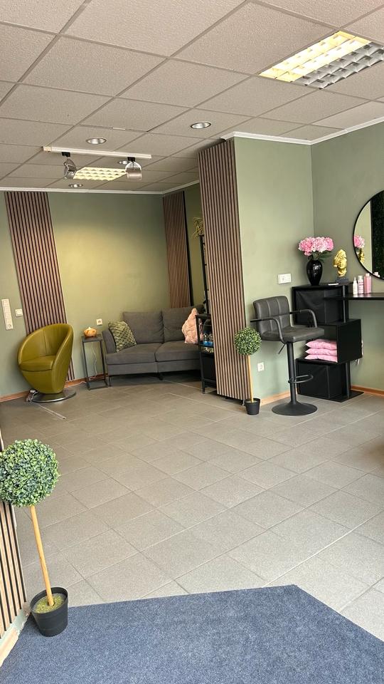 Thumbnail-Arbeitsplatz oder Raum im Beautystudio zu vermieten