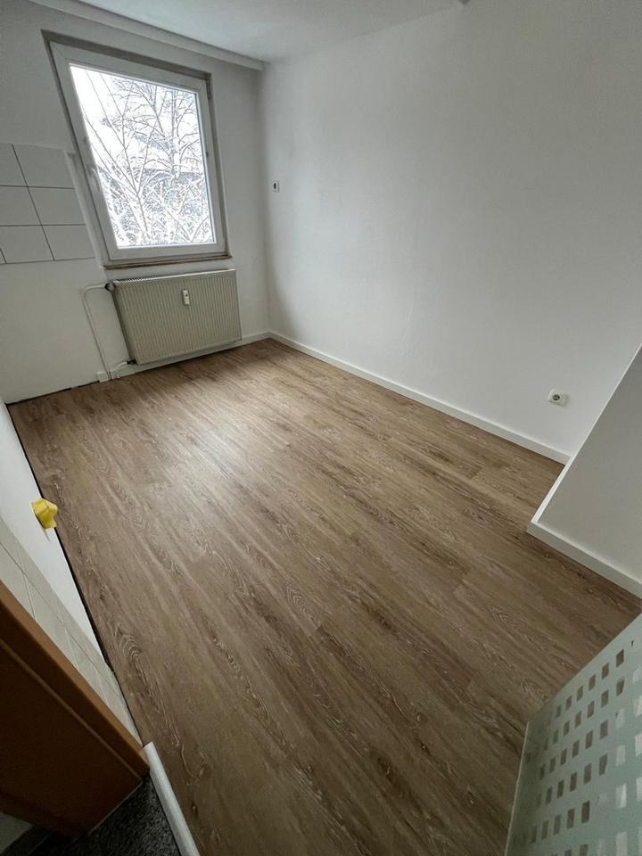 Thumbnail-City Dachgeschosswohnung,2-Zimmer frisch renoviert,Garage, ab sofort