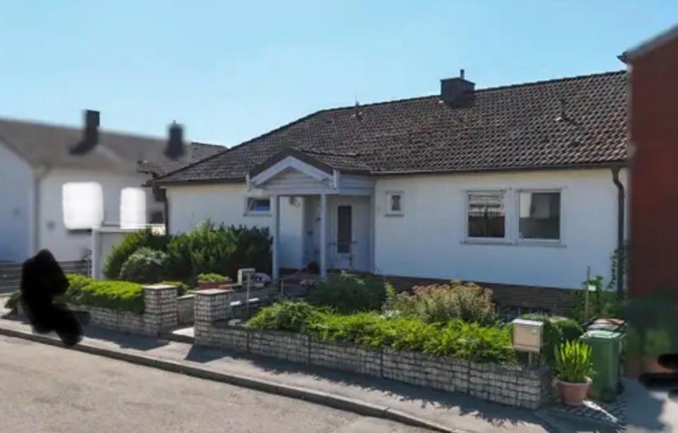 Thumbnail-Bungalow mit großem Gartengrundstück