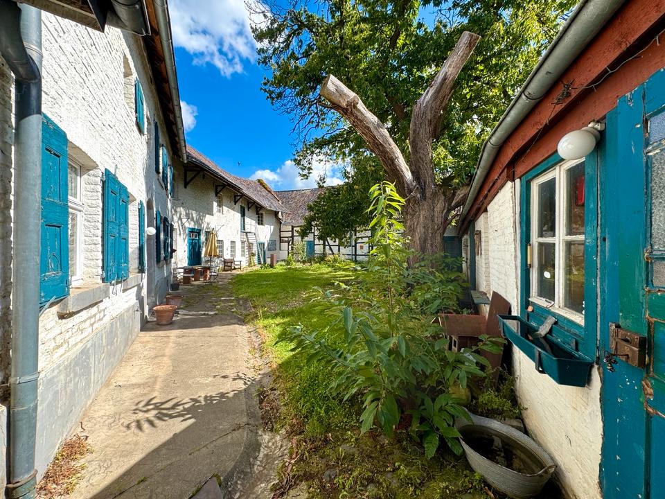Thumbnail-Vierkanthof mit Charakter - bereit für neue Ideen