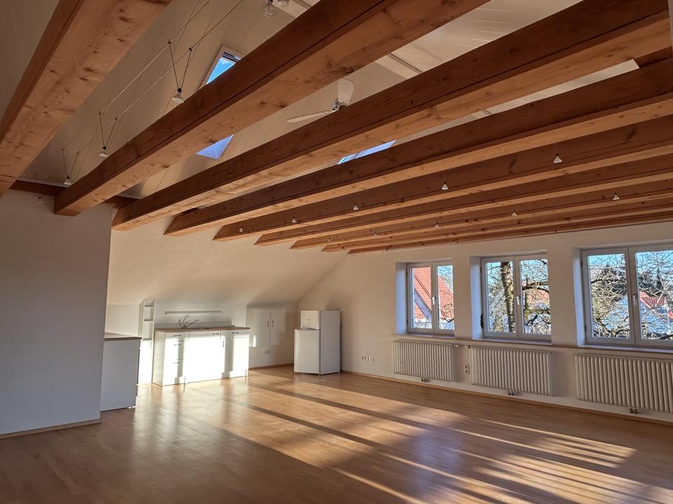 Thumbnail-Großzügige Dachgeschosswohnung mit Charme in ruhiger Lage von Karlshuld