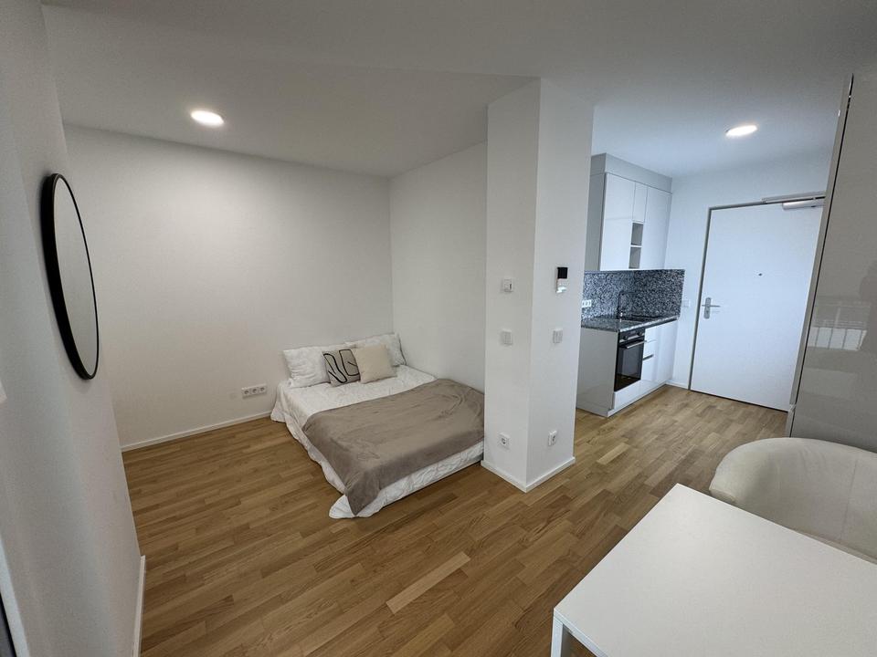 Thumbnail-Möblierte 1-Zimmer Wohnung mit Balkon in Toplage zentral in München