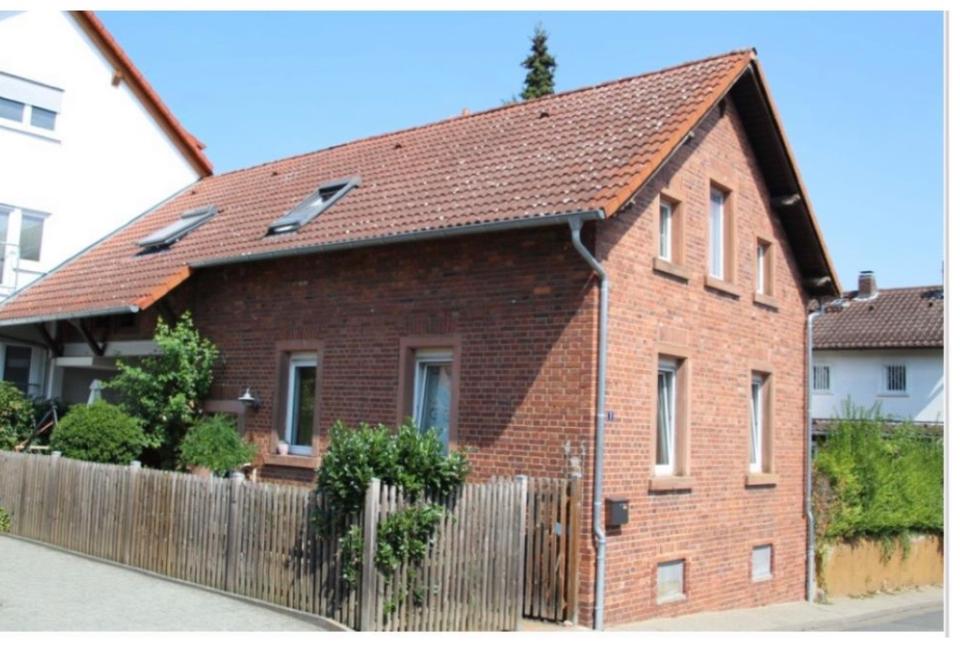 Thumbnail-Charmantes freistehendes Einfamilienhaus mit kleinem Garten