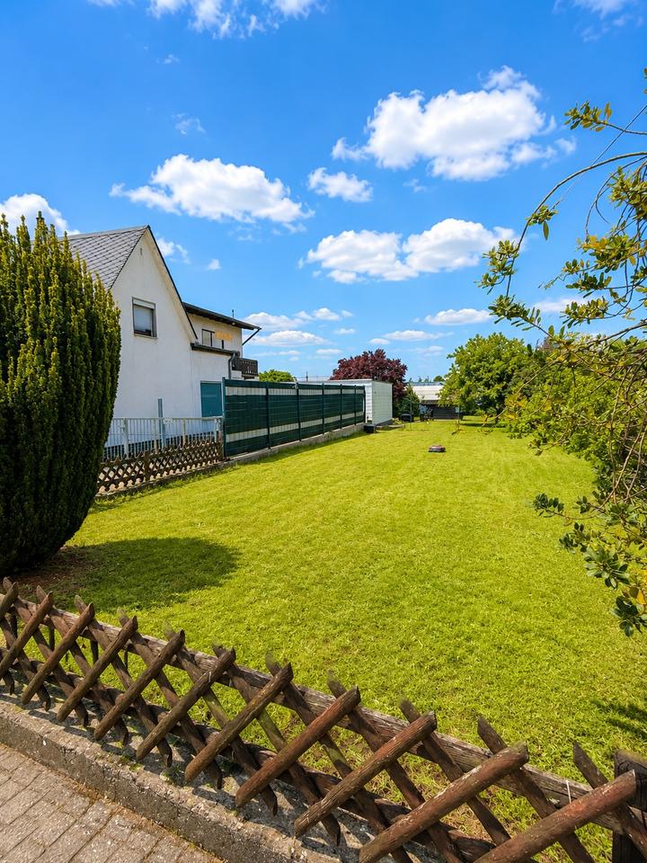 Thumbnail-DHH auf 1.635 m² Grundstück mit Baupotential in zentraler Lage
