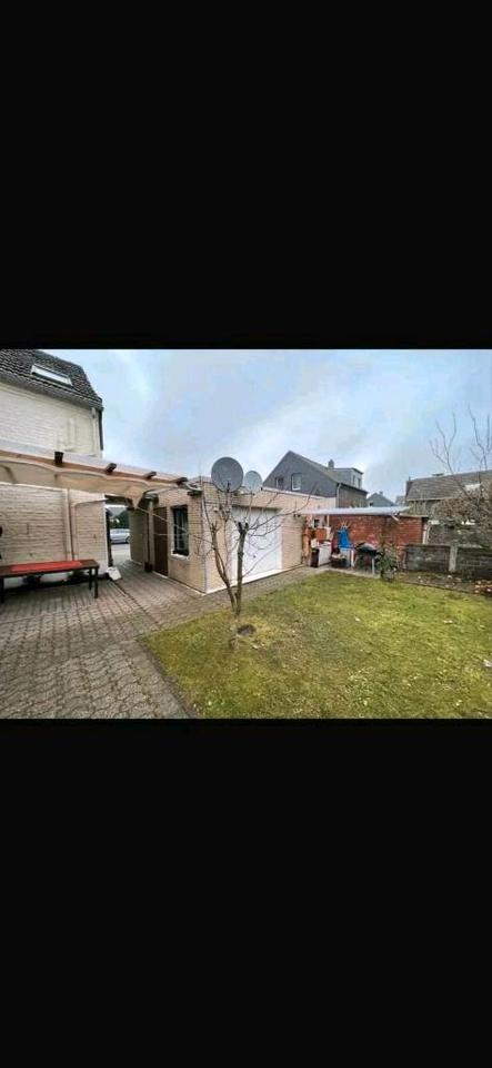 Thumbnail-Moers-Schwafheim 4 ZKDB mit Garten, Garage in ZFH zu vermieten