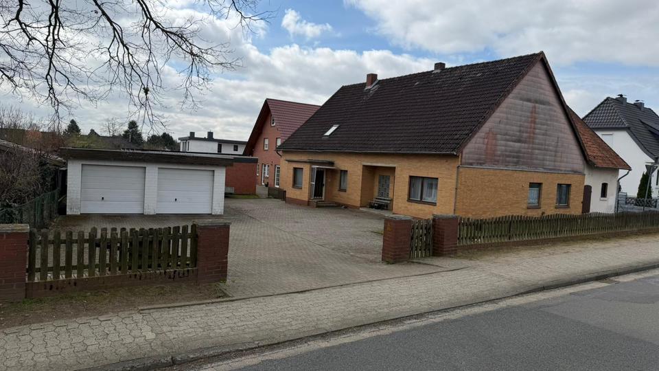 Thumbnail-Grundstück mit Altbau (sanierungsbedürftig) und Doppelgarage