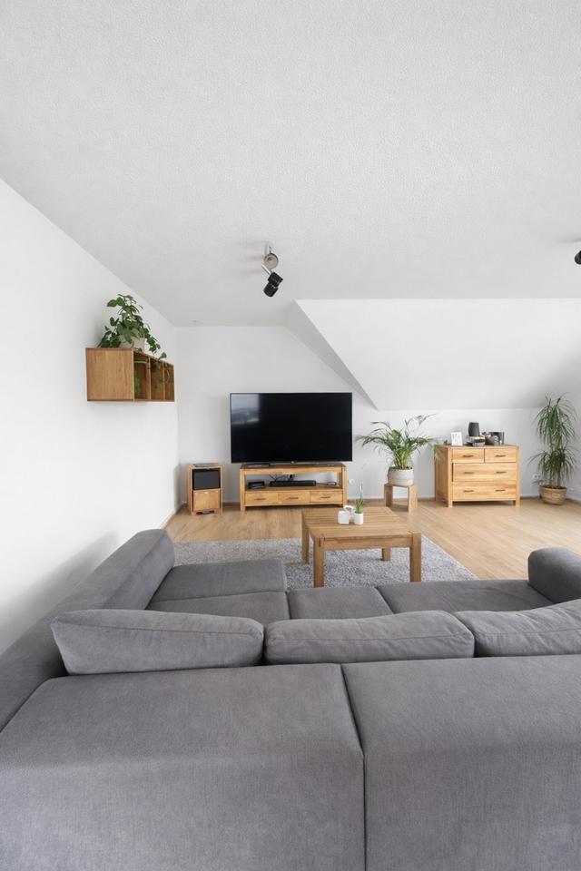 Thumbnail-3-ZKB Dachgeschosswohnung (98 m²) + Stellplatz & Garten