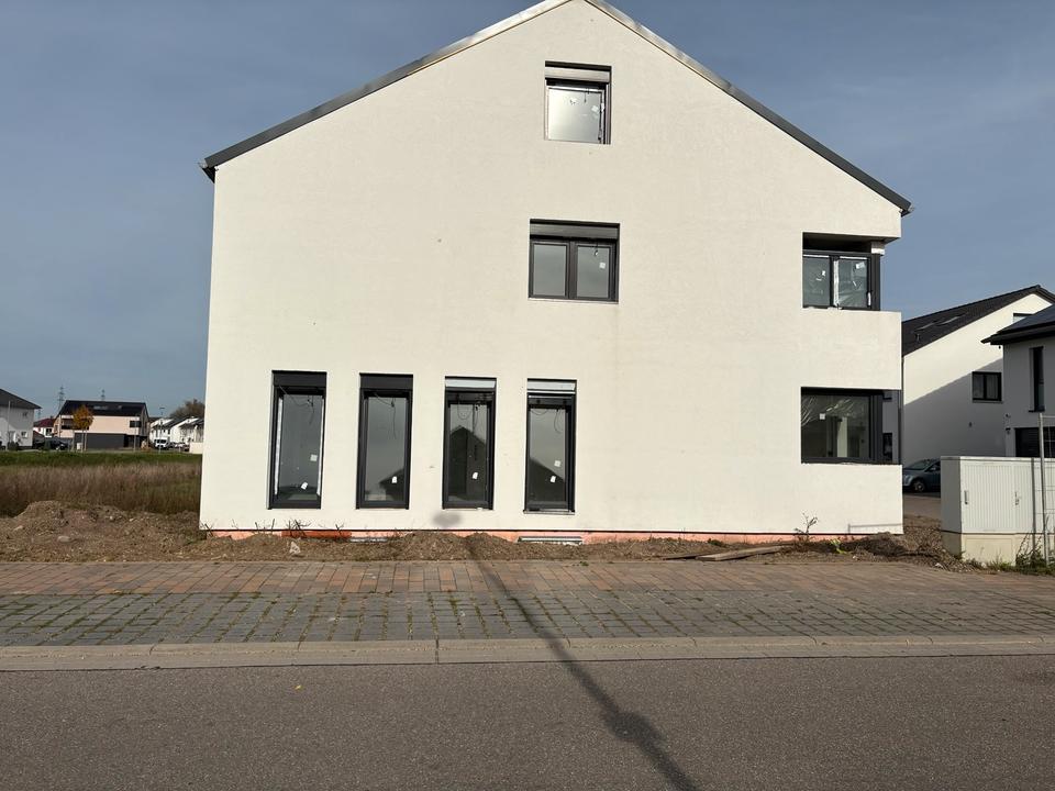 Thumbnail-Doppelhaushälfte zu verkaufen in Philipsburg Neubaugebiet