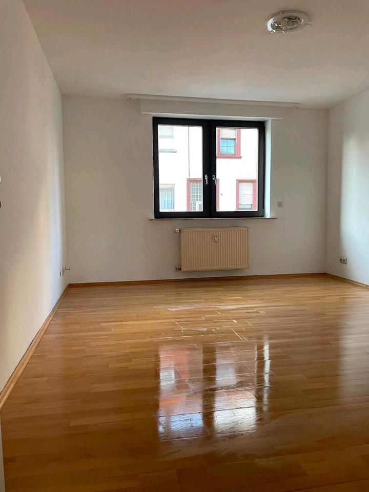 Thumbnail-Helle 2 Zimmer Wohnung mit Balkon und Einbauküche