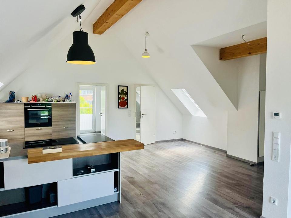 Thumbnail-Große 3 Zimmer Wohnung mit EBK,2 Bäder, Klimaanlage und Balkon ins Grüne in Frankfurt Seckbach