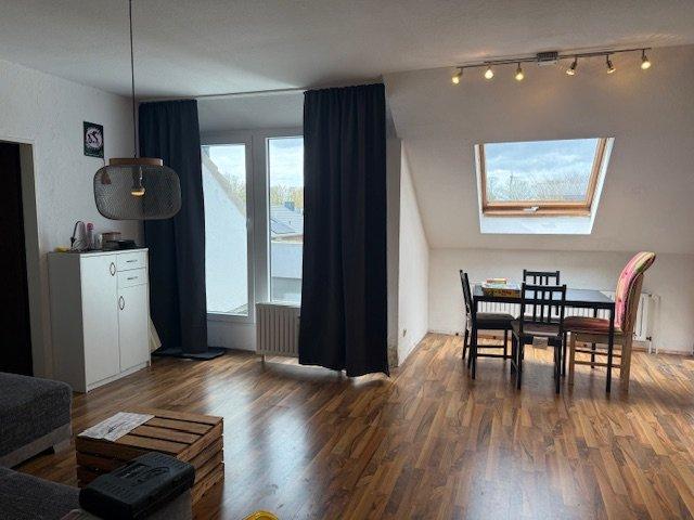 Thumbnail-schöne 3-Zimmer-DG-Wohnung mti Balkon in Sevelen zu vermieten