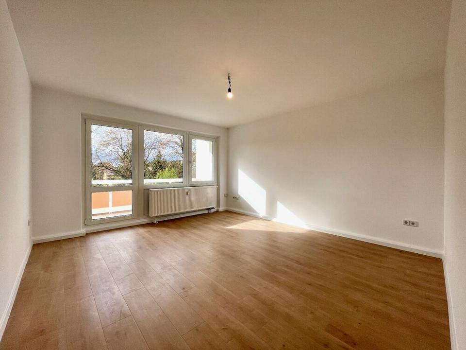 Thumbnail-TOP sanierte 3 - Zimmer Wohnung mit Balkon und Einbauküche