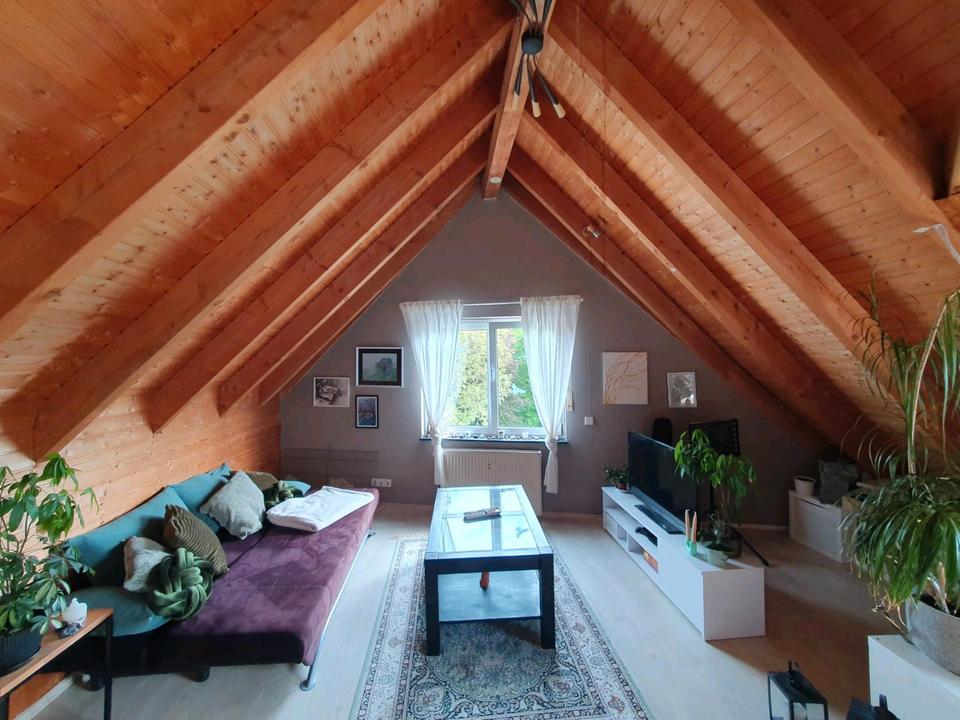 Thumbnail-Schöne 1,5 Zimmer-Dachgeschosswohnung für 1 Person