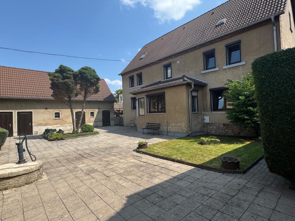 Thumbnail-Großzügiges Wohnhaus mit Nebengebäuden, Garten und ruhiger Lage