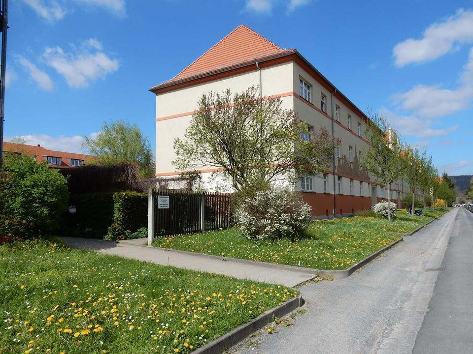 Thumbnail-Schick sanierte 2-Zimmer-Wohnung mit Wohnküche und Abstellkammer.