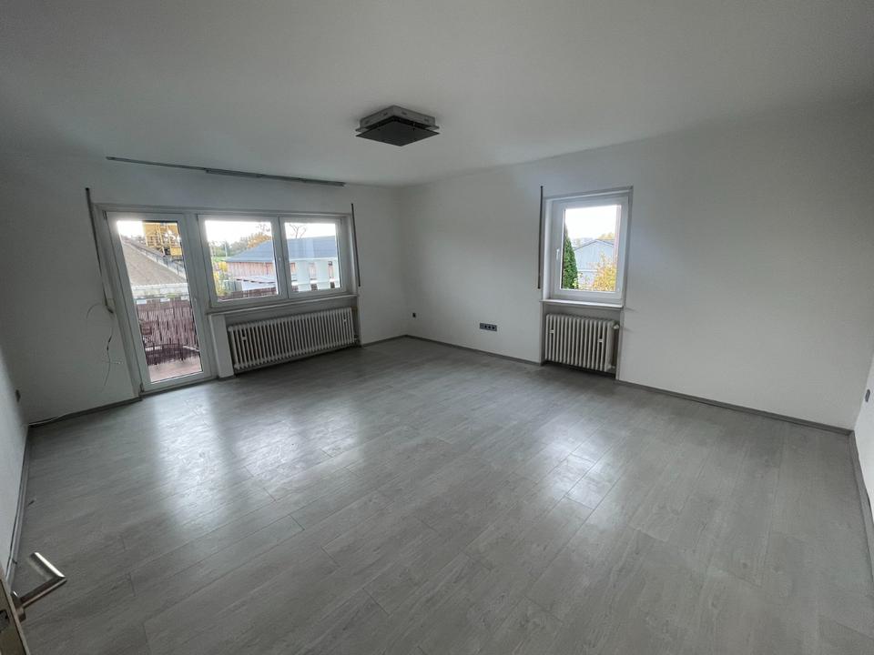 Thumbnail-2- bis 3-Zimmer-Wohnung im Gewerbegebiet – ruhig und hell