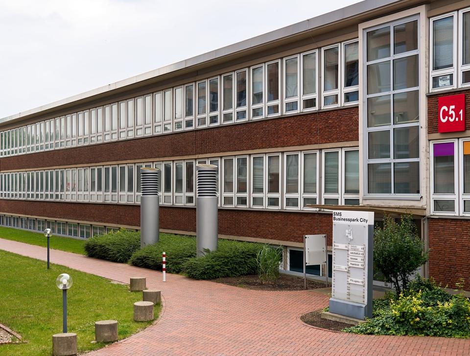 Thumbnail-Großraumbüro mit Teeküche.