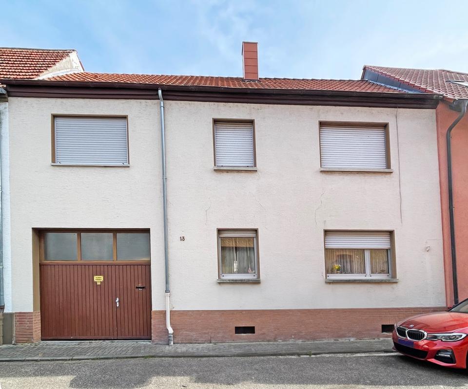 Thumbnail-Zweifamilienhaus in Altrip mit Garten und Garage