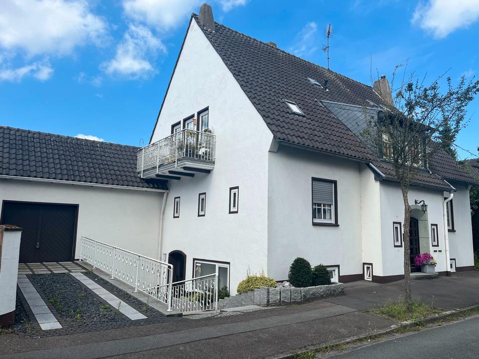 Thumbnail-Kleve-Kellen: 6-Zim.-Wohnung (erweiterbar im Souterrain) mit Terrasse u. Garten, Garage