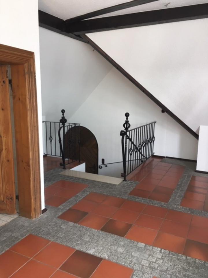 Thumbnail-Große sanierte Dachgeschosswohnung in Bad Neustadt zu vermieten