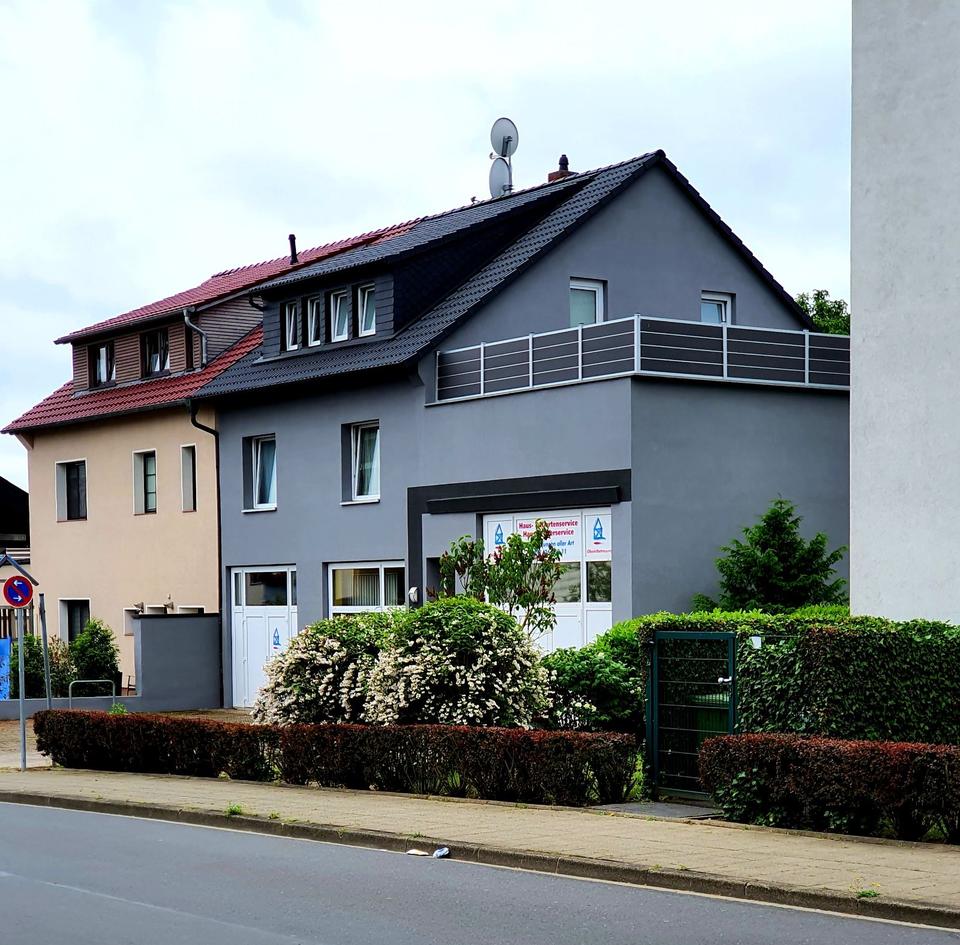 Thumbnail-Doppelhaushälfte mit Gewerbeeinheit, großer Wohnung Dachterasse