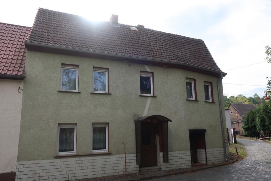 Thumbnail-Großes Haus mit 8 Zimmern direkt in Mansfeld zu vermieten