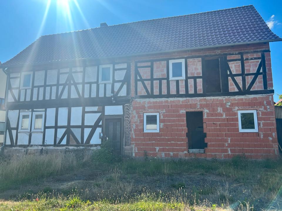 Thumbnail-Sanierungsbedürftiges Mehrfamilienhaus in Germerode