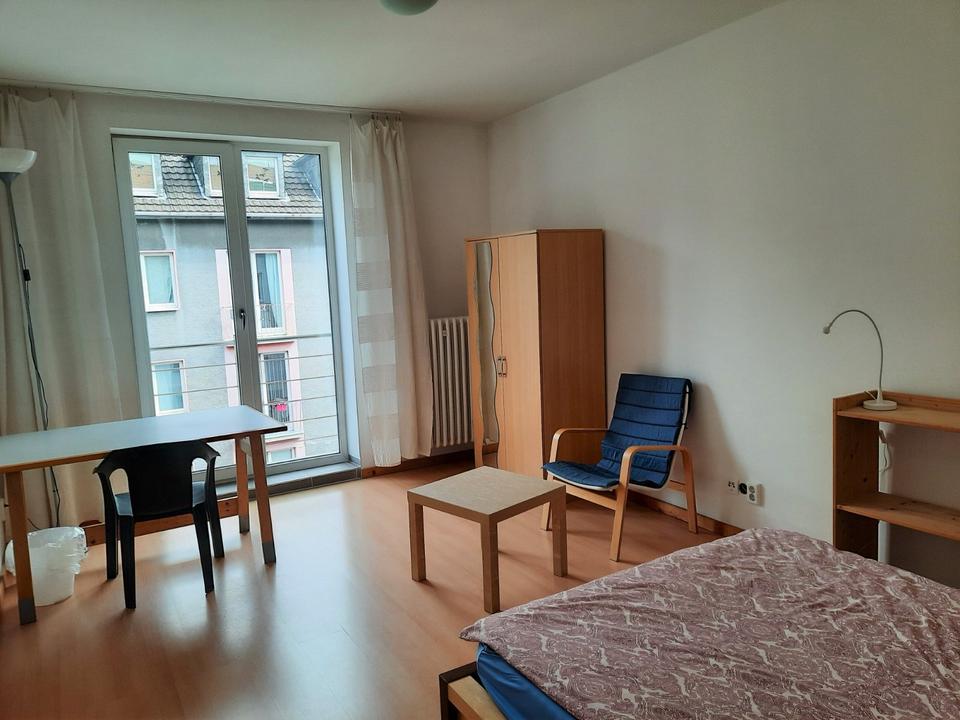 Thumbnail-Helles, Geräumiges Möbliertes Zimmer in WG – Zentral in Oberbilk