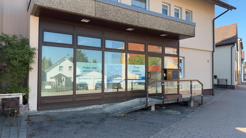 Thumbnail-Ladenfläche mit Schaufensterfront- Renoviert, Stellplätze, Hell